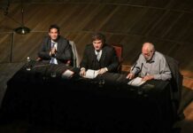 La trastienda del acto: la advertencia por el “exterminio” de Europa, el abrazo con Caputo y un grito que incomodó a Milei