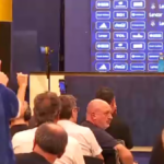 Tenso e incómodo momento en la conferencia de Scaloni con un intruso