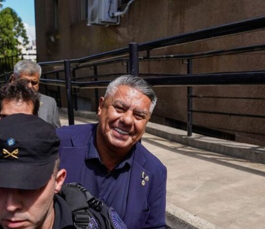 La justicia autorizó a Chiqui Tapia poder salir del país