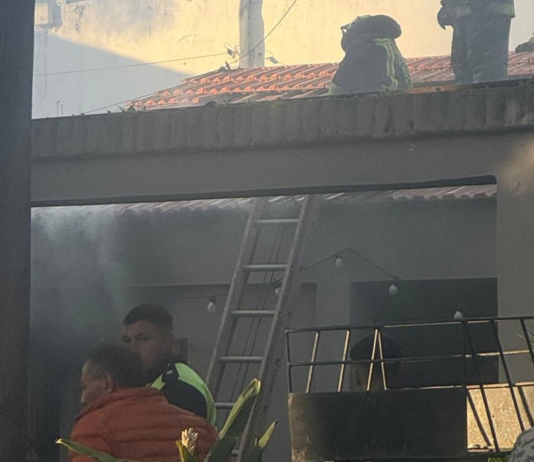 Bomberos Voluntarios de Yerba Buena controlaron un incendio en una vivienda