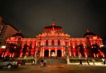 La Casa de Gobierno se iluminó de naranja por el Día Mundial de la Esclerosis Múltiple