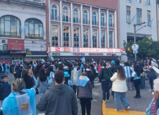 Los festejos en Plaza Independencia por la clasificación