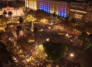 una multitud lo despide en todo el país