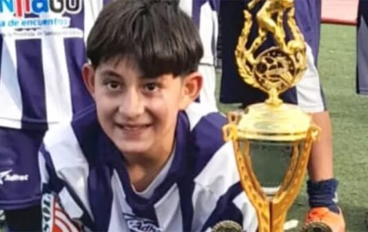 un adolescente de 15 años murió tras recibir un pelotazo en el pecho