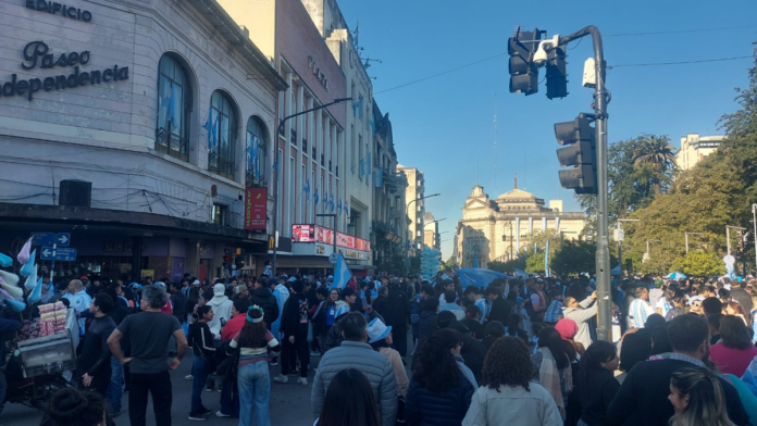 Por disturbios en Plaza Independencia, hay 11 personas detenidas