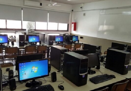 Con fondos judiciales, 67 escuelas recibirán computadoras y equipamiento