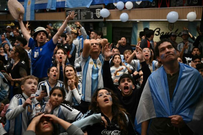 la-tristeza-de-los-hinchas-D33DENUBVBBHLFROYI3MKG7TUE.jpg