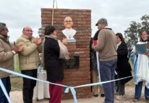 Romera Pozo inmortalizó a monseñor Melitón Chávez con un busto y quiere que la avenida principal lleve su nombre