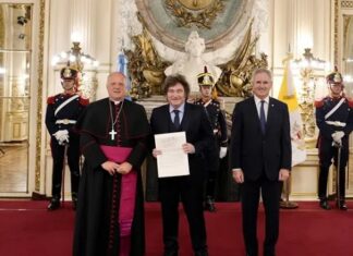 Javier Milei recibió las credenciales del nuevo nuncio apostólico