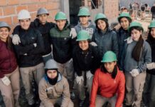 Estudiantes de La Cocha realizan prácticas profesionalizantes en la construcción del nuevo campamento de Vialidad.