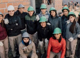 Estudiantes de La Cocha realizan prácticas profesionalizantes en la construcción del nuevo campamento de Vialidad.