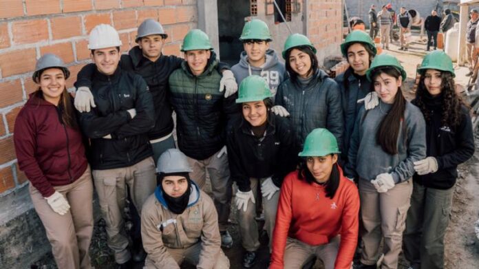 Estudiantes-de-La-Cocha-realizan-practicas-profesionalizantes-en-la-construccion.jpg