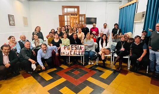 Poesía en la Calle copó de literatura y música la sede del Partido Justicialista santiagueño