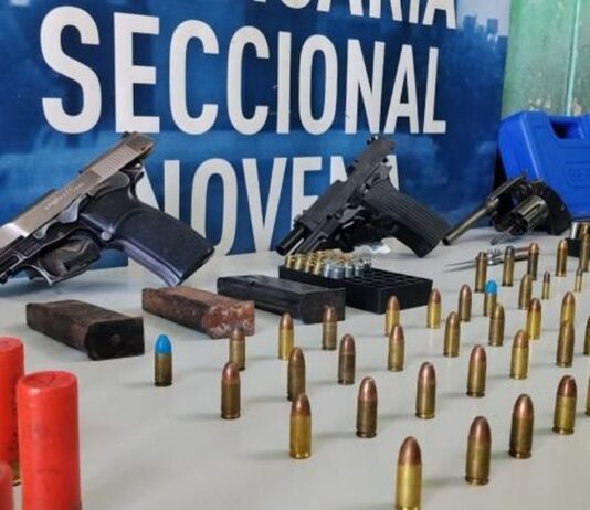 Secuestraron armas de fuego y demoraron a siete personas