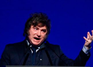 Javier Milei y sus medidas, en vivo: su participación en el congreso de la FIA y la llegada de la misión del Vaticano