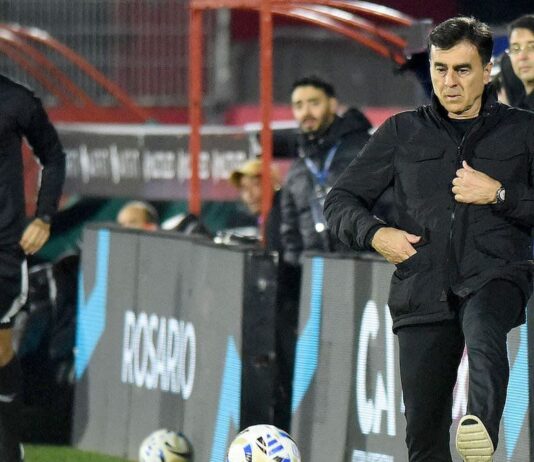 Gustavo Quinteros fue echado de Independiente tras la goleada ante Atlético