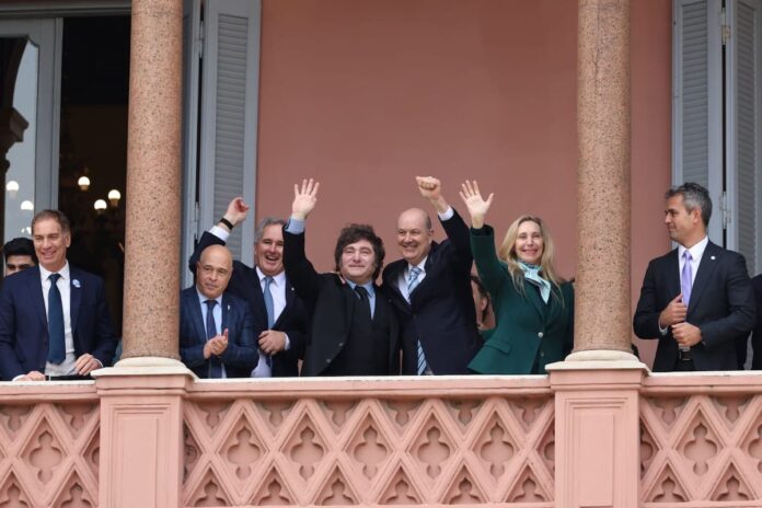 javier-mlei-y-su-gabinete-en-casa-6DQWPHN2YFDPJE2JX6AF2HD24Q.JPG