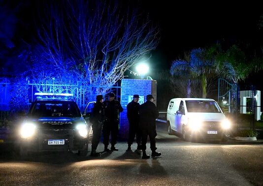 Lionel Messi se encuentra en el cementerio despidiendo a su padre junto a familiares y amigos