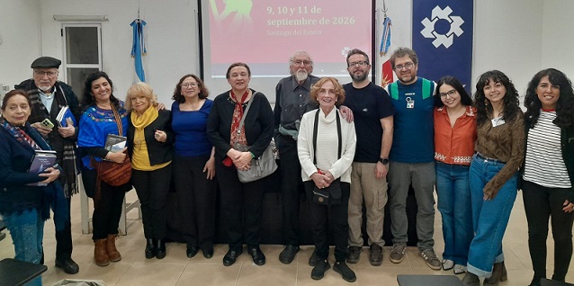 Escritores-santiaguenos-chica.jpg