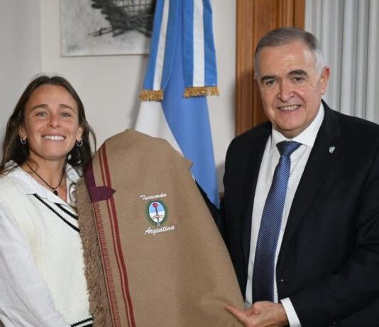 Jaldo recibió a Victoria Sauze, la primera tucumana campeona del mundo con Las Leonas