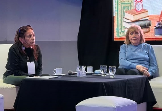 Melcy-e-Hilda-en-charla-chica.jpg