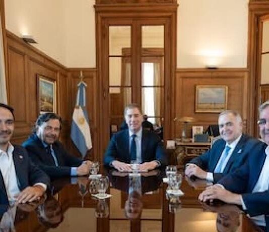 Santilli recibió a Jaldo y otros gobernadores del Norte