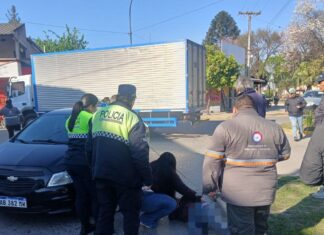 Un motociclista resultó herido tras chocar contra una camioneta