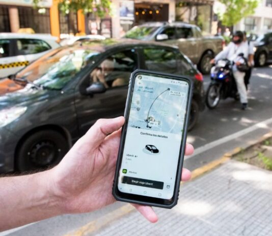 El municipio capitalino aplicará multas millonarias a plataformas digitales