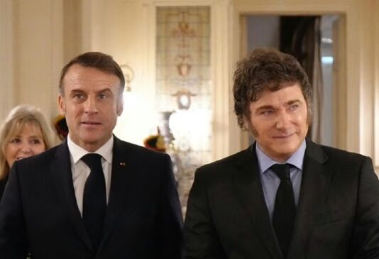 Milei partió rumbo a París para encabezar la Argentina Week y promover inversiones