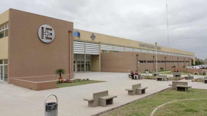 una joven permanece internada tras ser quemada por su pareja