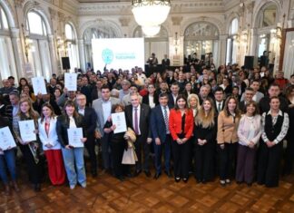 Jaldo entregó 120 escrituras y destacó que Tucumán ya otorgó más de 5.400 títulos de propiedad