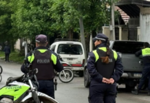 Un joven motociclista murió tras chocar contra una camioneta en calle San Juan