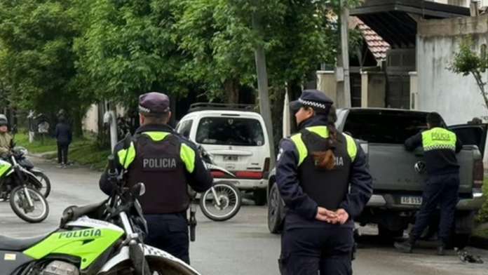 Un joven motociclista murió tras chocar contra una camioneta en