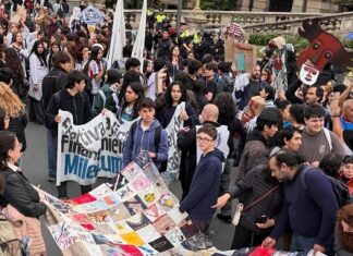 Multitudinaria marcha en Tucumán por la Ley de Financiamiento Universitario