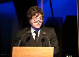Javier Milei y sus medidas, EN VIVO: “Nos unimos en oración por su salud”, dijo el Presidente por la operación del Papa